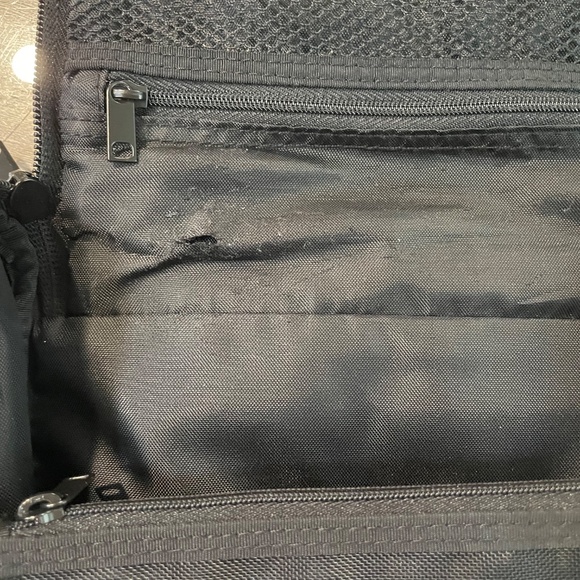 Excellent Condition Hanging Travel Toiletry Bag - Picture 8 of 13